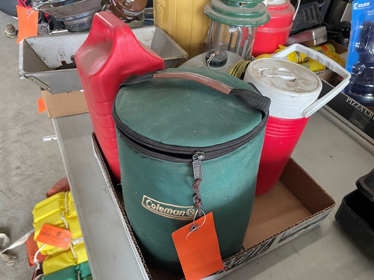 #7611-•-(2)-coleman-lanterns-image-2