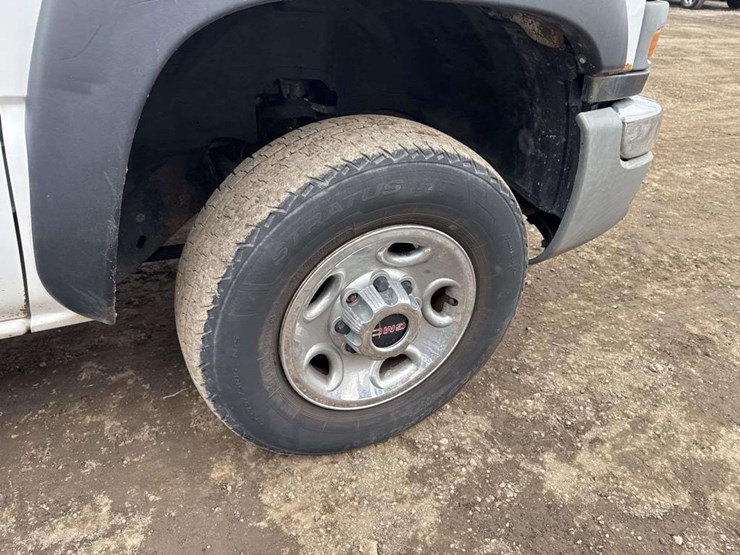 2005-gmc-sierra-2500-image-11