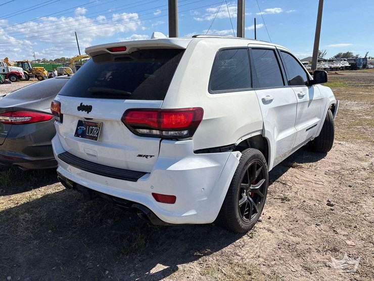 2011-jeep-grand-cherokee-laredo-image-3