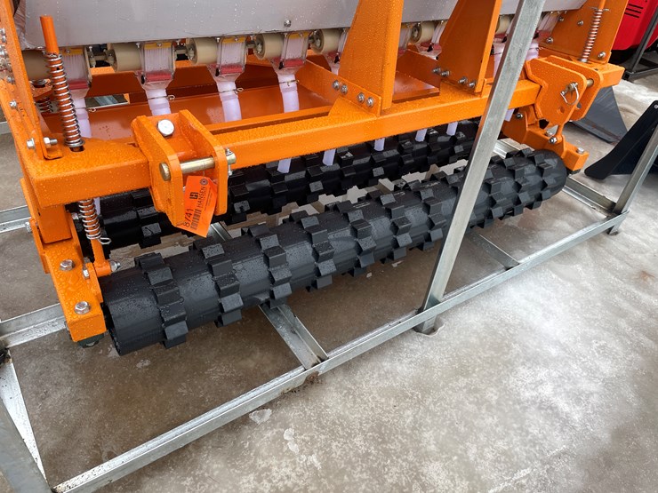 caterpillar-12-image-10