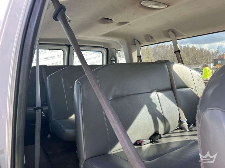 2011-ford-e350-image-23