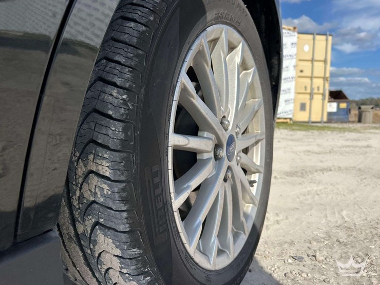 2015-ford-c-max-hatchback-image-21