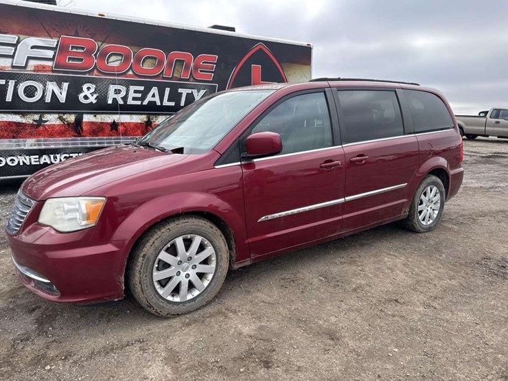 2012-chrysler-town-&-country-image-1