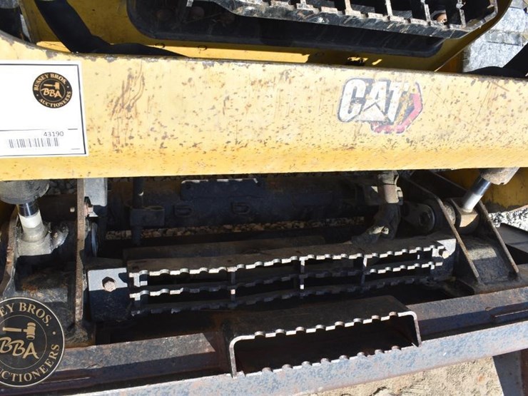 2019-caterpillar-249d3-image-27