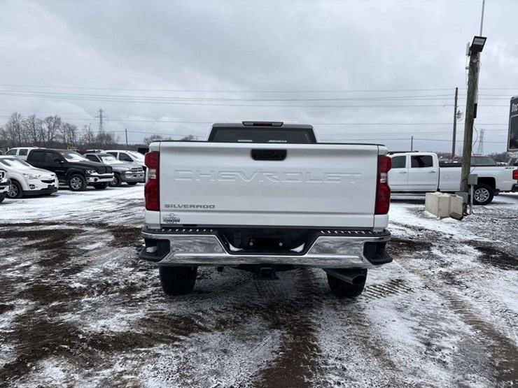 2023-chevrolet-3500-image-4