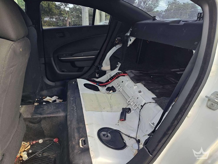 2017-dodge-charger-sedan-image-37