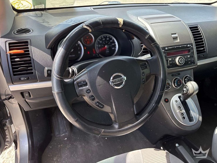 2011-nissan-sentra-sedan-image-10