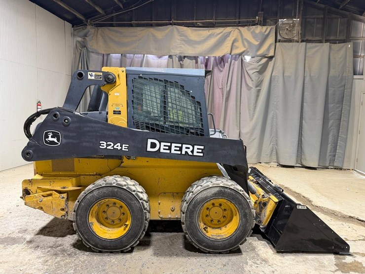 2017-deere-324e-image-6