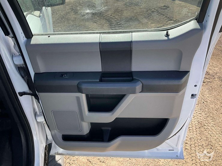 2020-ford-f150-image-32