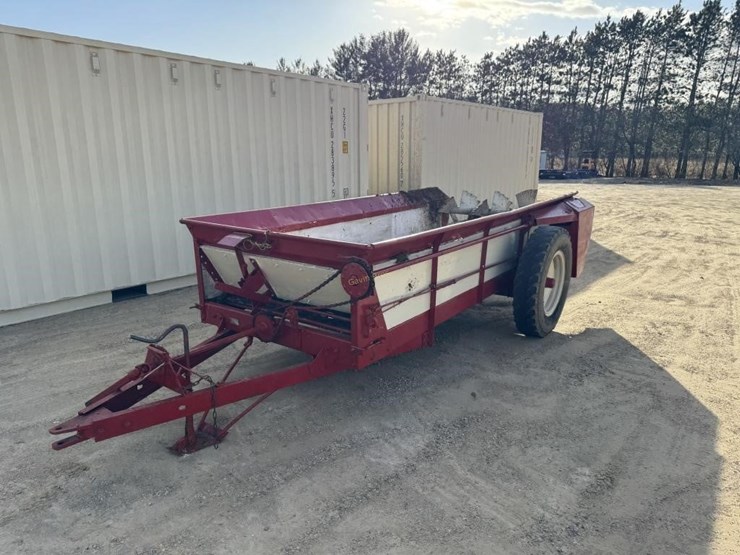 ih-155-manure-spreader-image-1