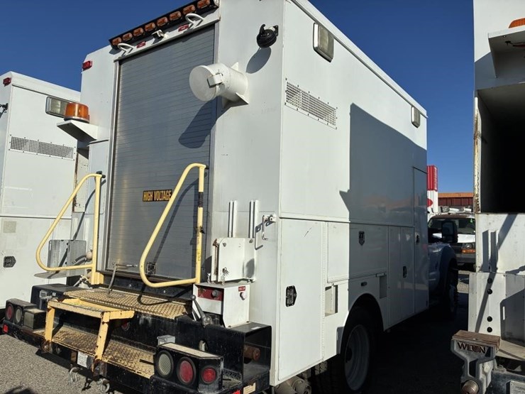 2011-ford-f550-image-3