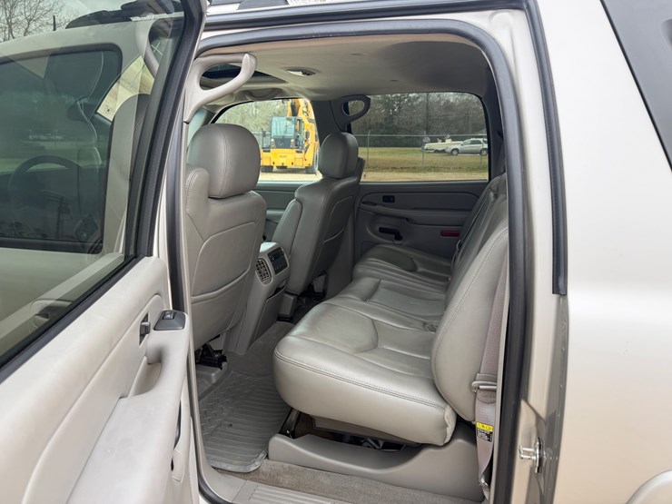 #447-•-2005-chevrolet-alvalanche-|-reconstructed-title-image-7