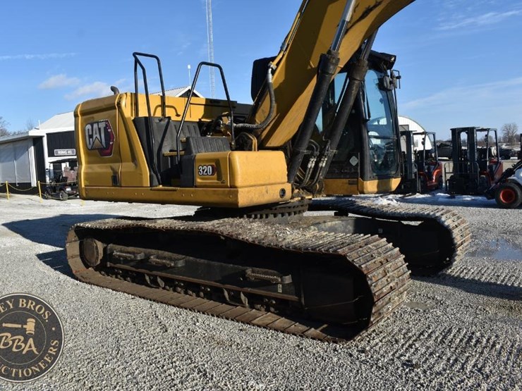 2020-caterpillar-320-image-8