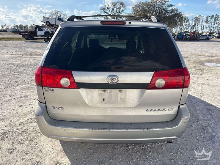 2006-toyota-sierra-ce-van-image-33