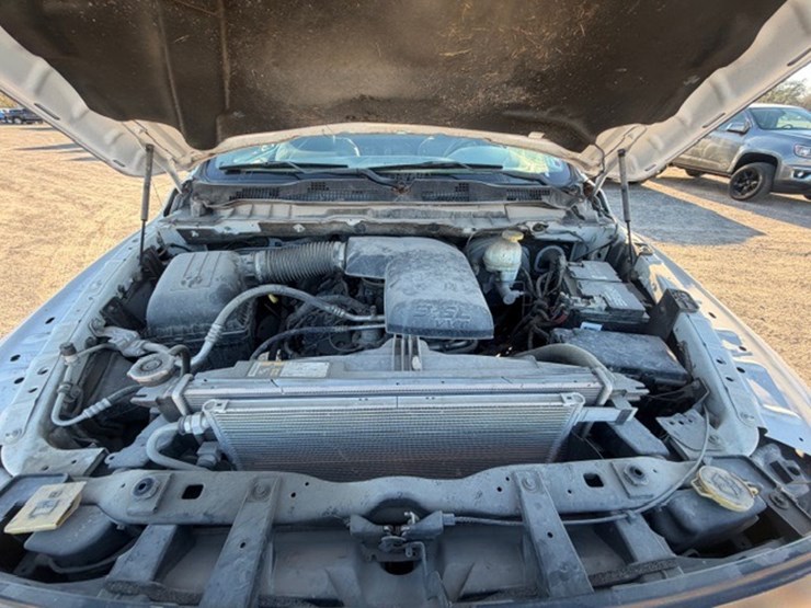 2019-ram-1500-classic-image-44