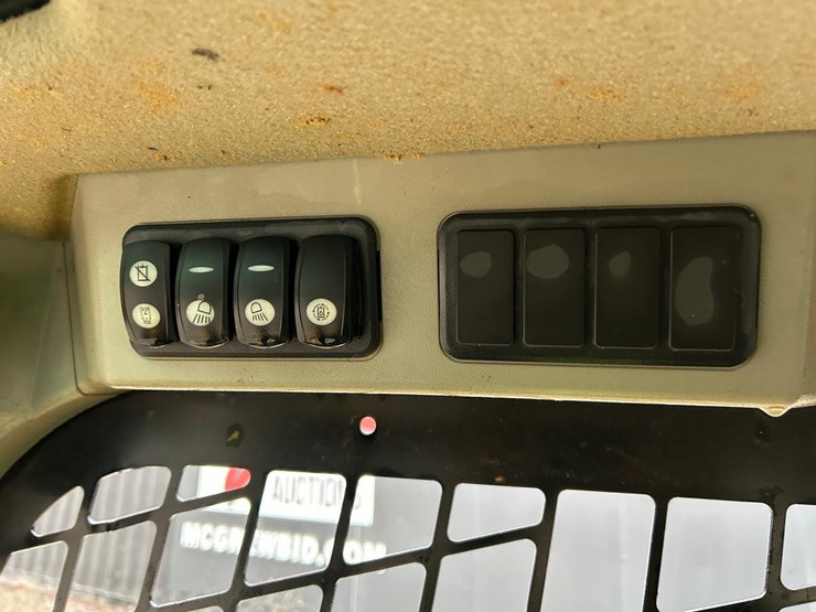 2016-caterpillar-259d-image-23