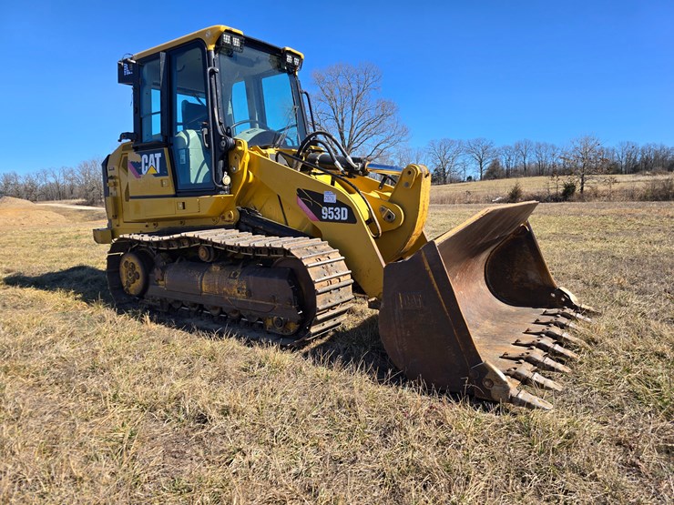 2015-caterpillar-953d-image-30