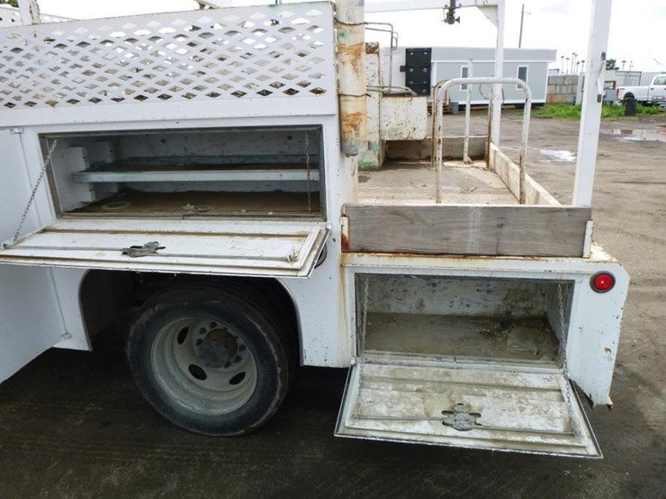 2013-ford-f550-image-28