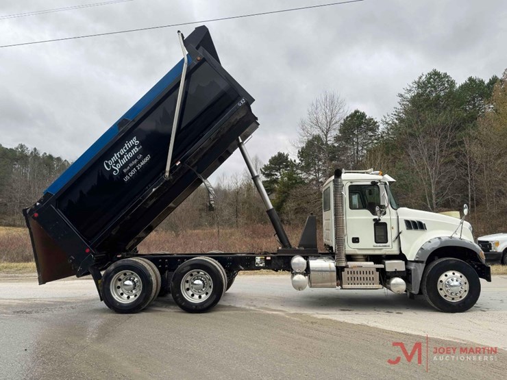 2014-mack-granite-gu713-image-27