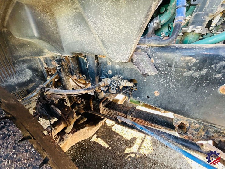 2011-volvo-truck-vhd-tri-axle-dump-truck-image-67