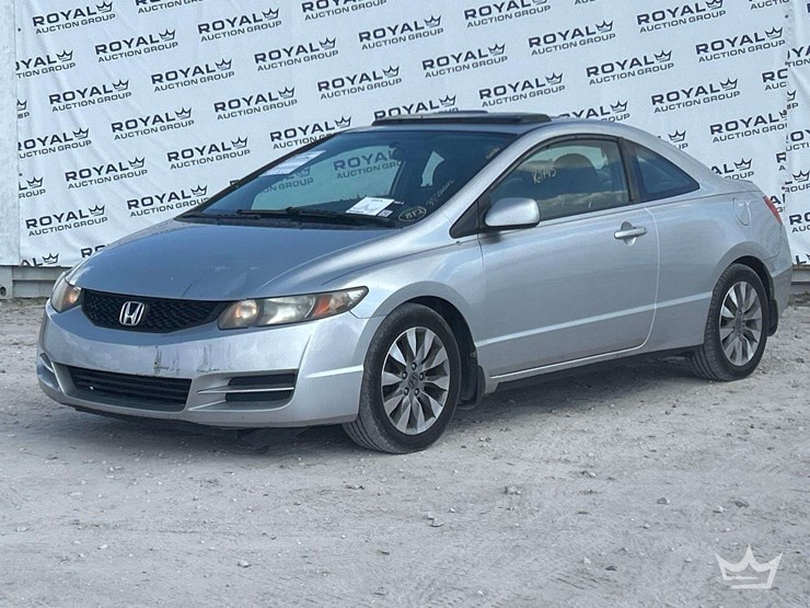 2011-honda-civic-coupe-image-1