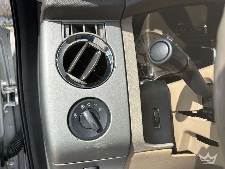 2011-ford-expedition-image-15