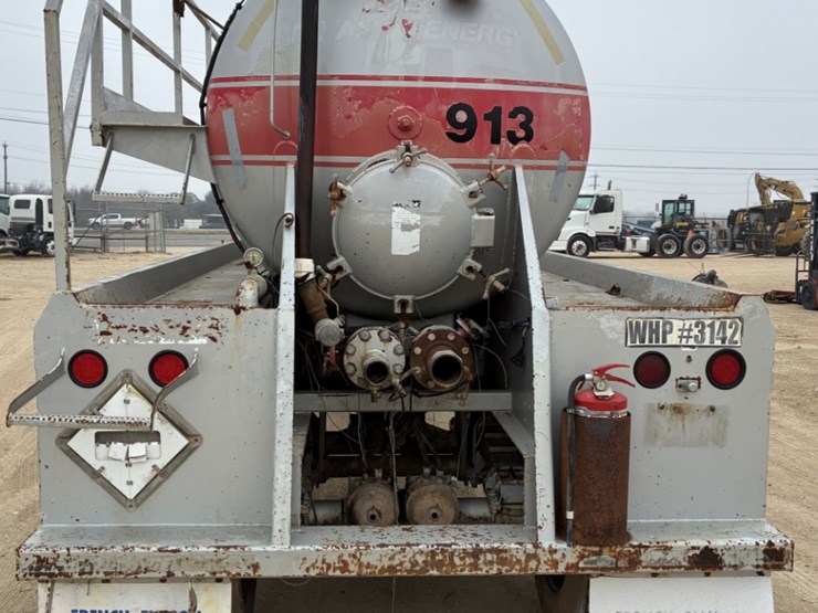 2012-proco-130bbl-vac-trailer-image-5