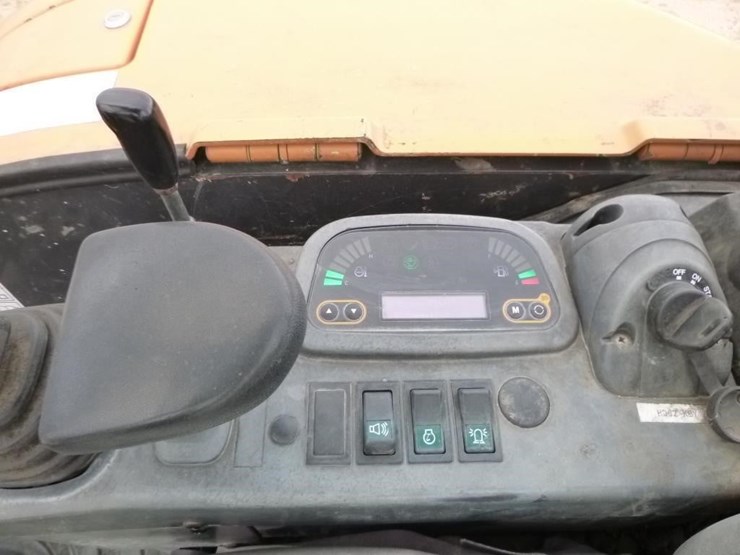 2017-case-cx33c-image-11