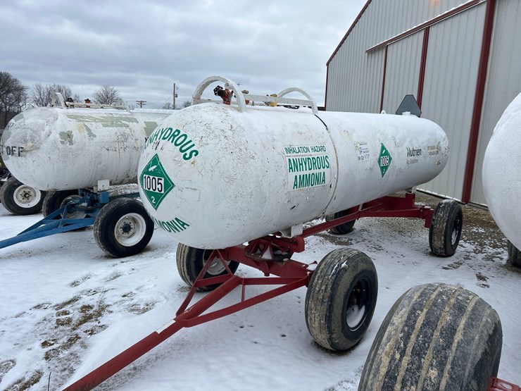 1000-gal.-nh3-tank-on-gear-(on-site)-image-11
