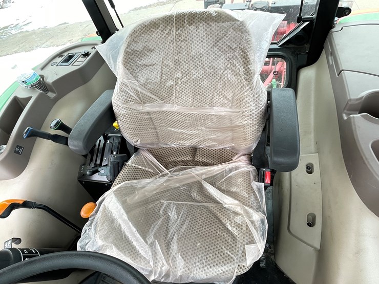 2015-john-deere-5075e-image-47