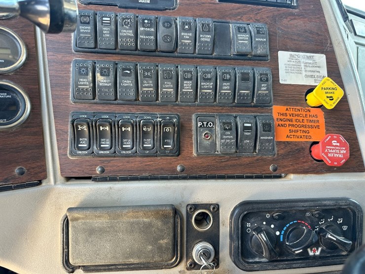 2015-western-star-4900-image-10