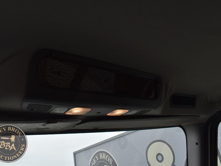 2015-freightliner-business-class-m2-106-image-32