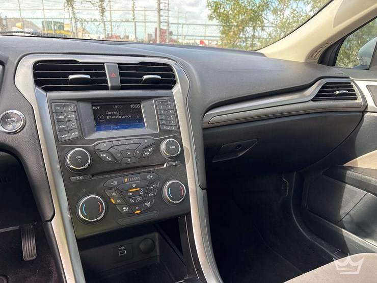 2017-ford-fusion-hybrid-sedan-image-13