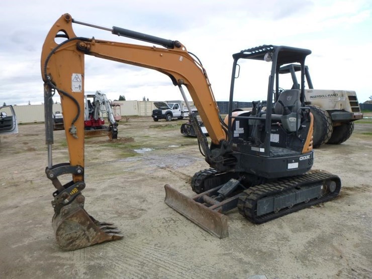 2017-case-cx33c-image-1