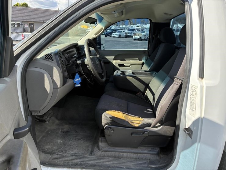 2013-gmc-sierra-2500-image-10