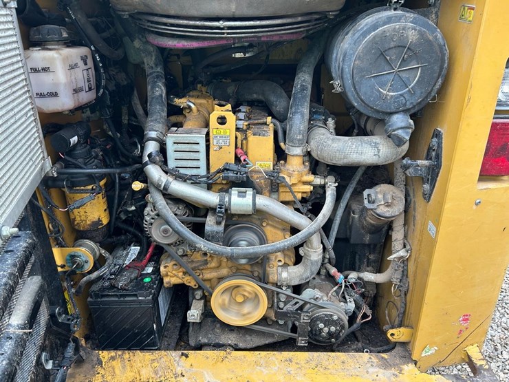 2020-caterpillar-279d3-image-15