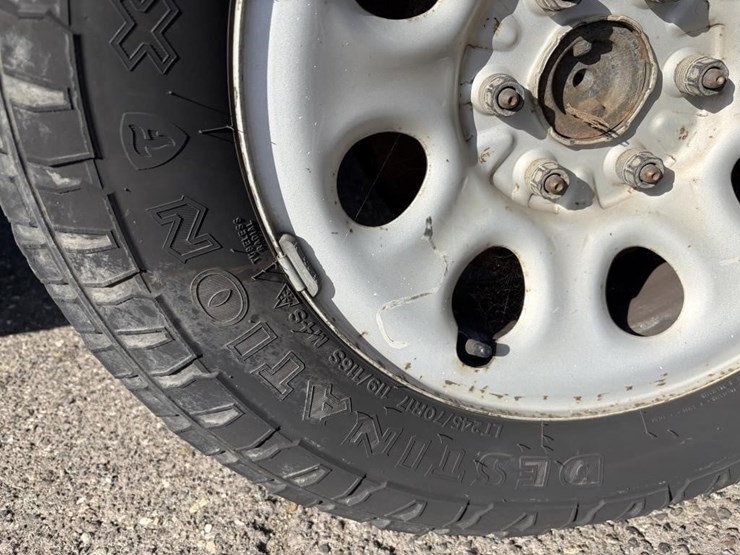 2011-chevrolet-1500-image-25