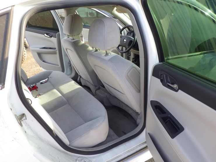 2013-chevrolet-impala-sedan-image-9