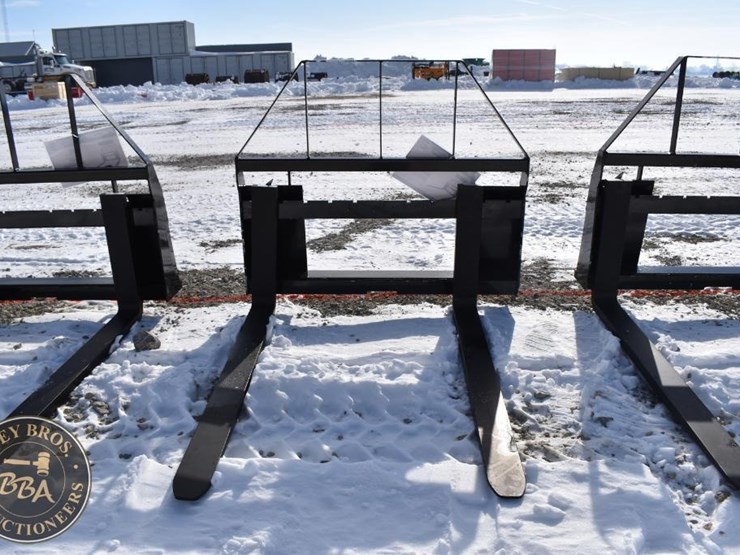 agt-industrial-pallet-fork-attachment-41846-image-1