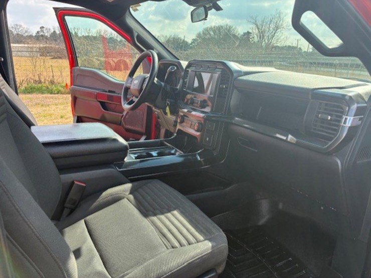 2022-ford-f150-image-16