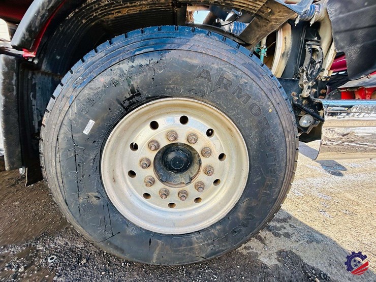 2011-volvo-truck-vhd-tri-axle-dump-truck-image-24