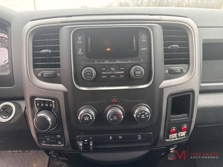 2015-dodge-1500-image-16