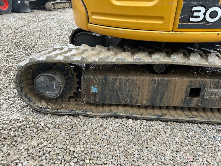 2022-deere-30g-image-14