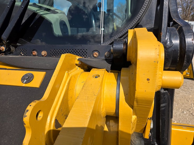 2015-caterpillar-953d-image-127