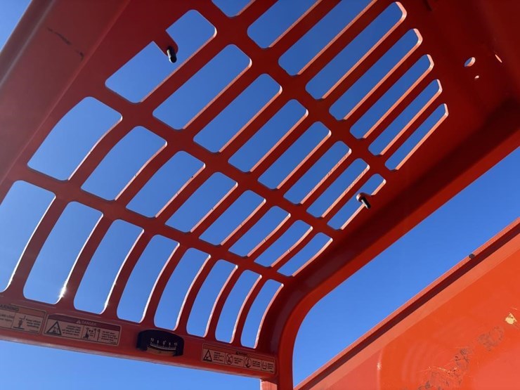 2018-jlg-8042-image-34