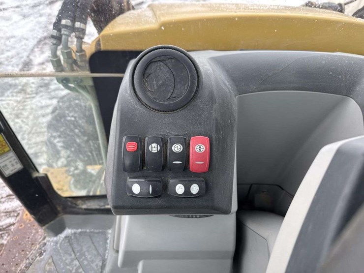 2013-caterpillar-420-image-30