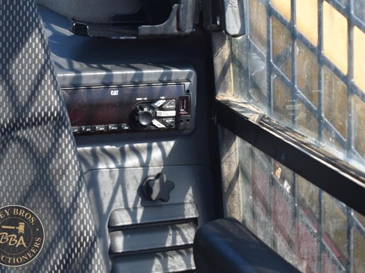 2020-caterpillar-279d3-image-51