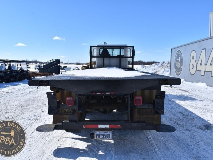 2012-peterbilt-348-image-4