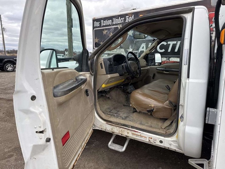 2007-ford-f550-image-12