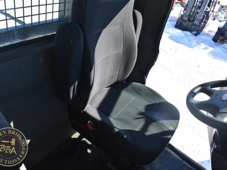 2012-peterbilt-348-image-37